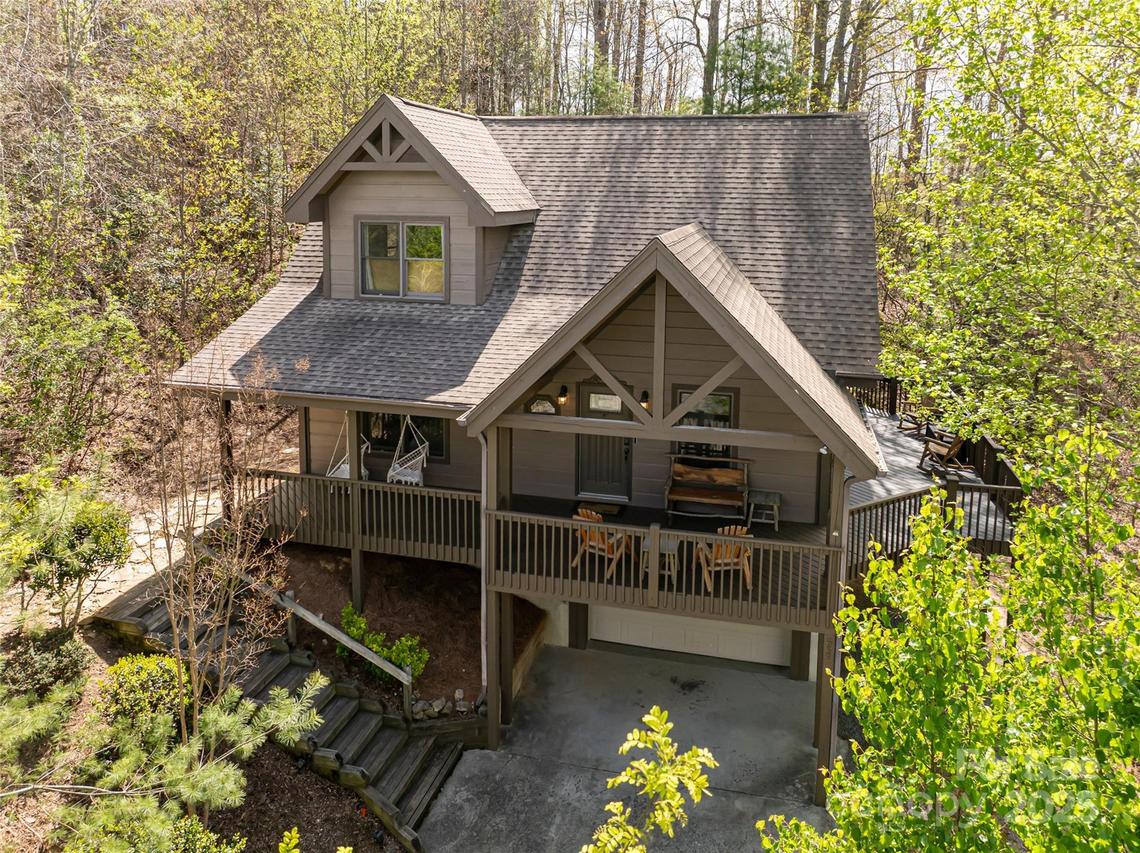 837 Peregrine Dr., Hendersonville, NC 28739