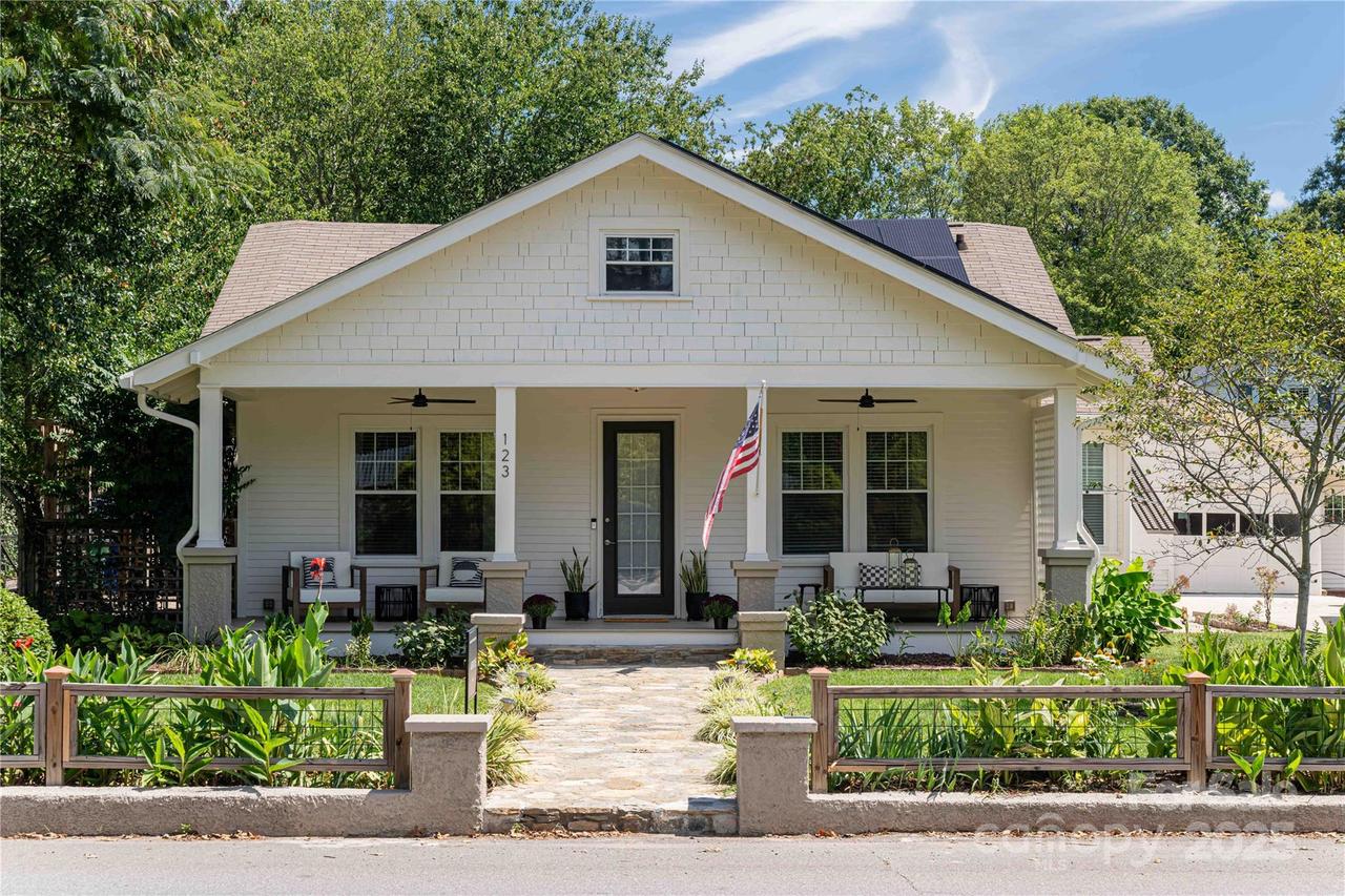 123 N Main St., Weaverville, NC 28787