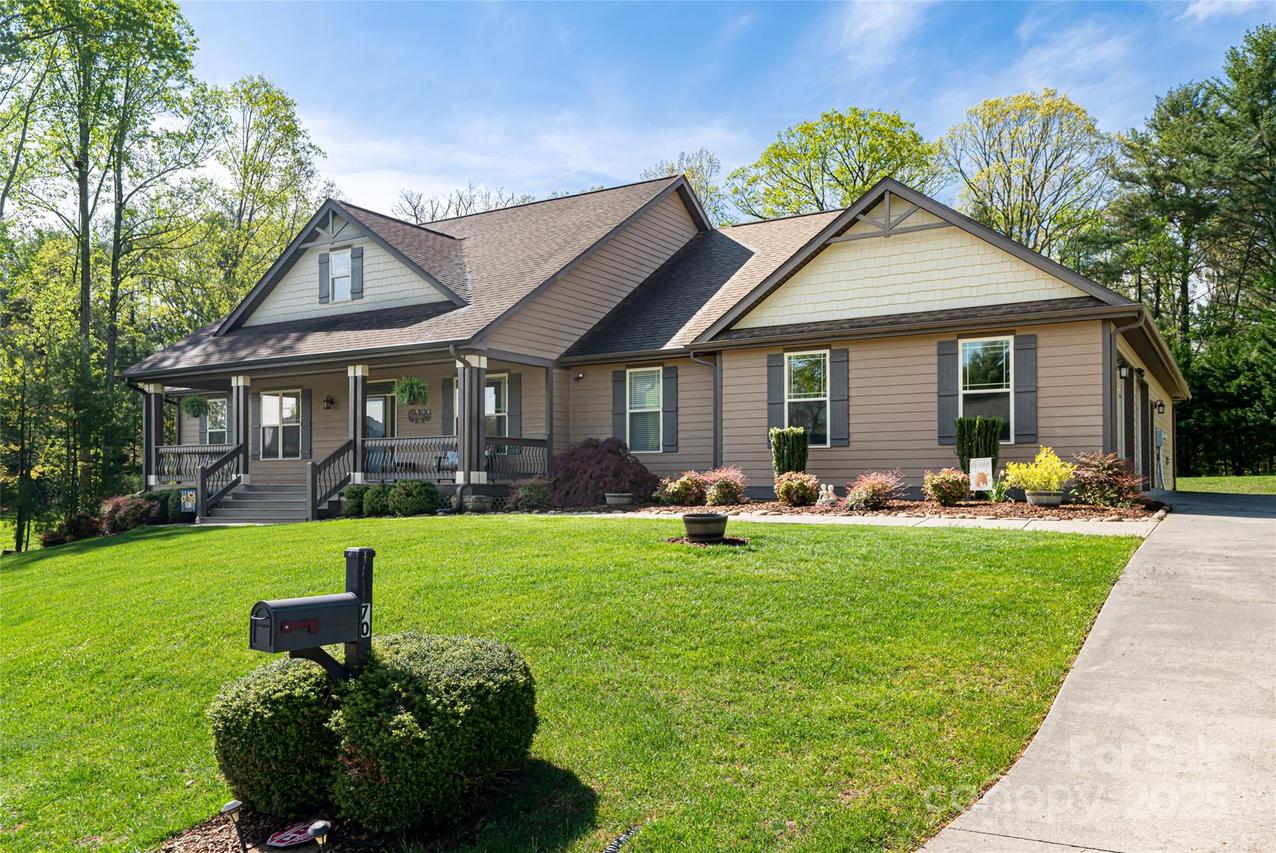 70 King Heights Dr., Fletcher, NC 28732