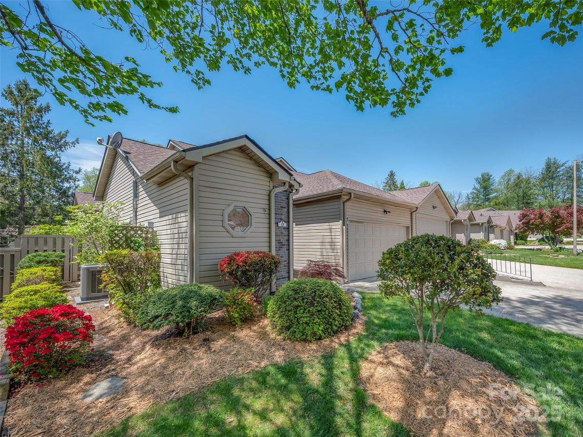 17 Tisha Ln., Hendersonville, NC 28739