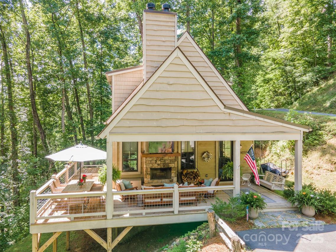 218 Pepperbush Ln., Tuckasegee, NC 28783