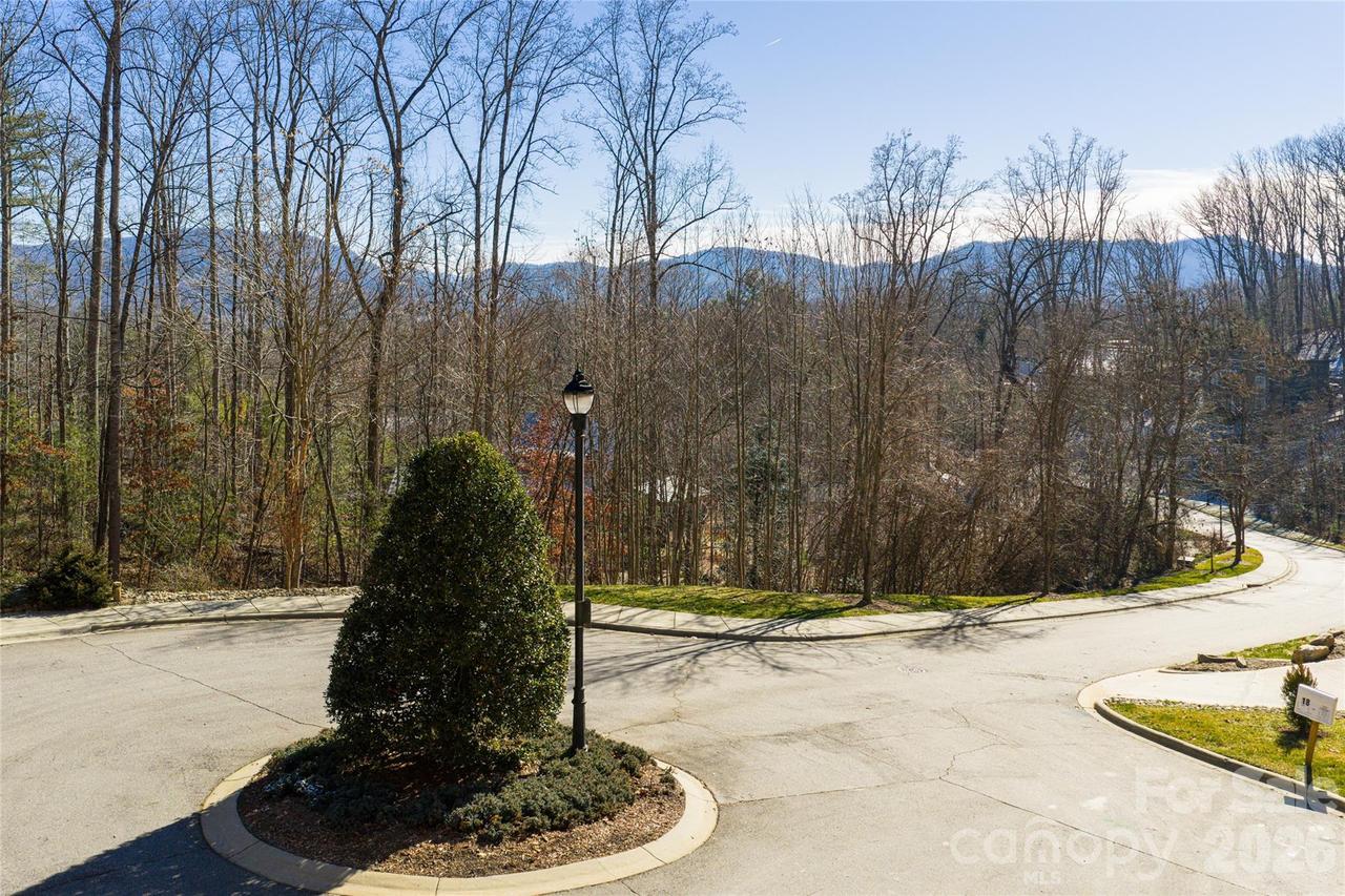 15 La Grange Dr., Asheville, NC 28805