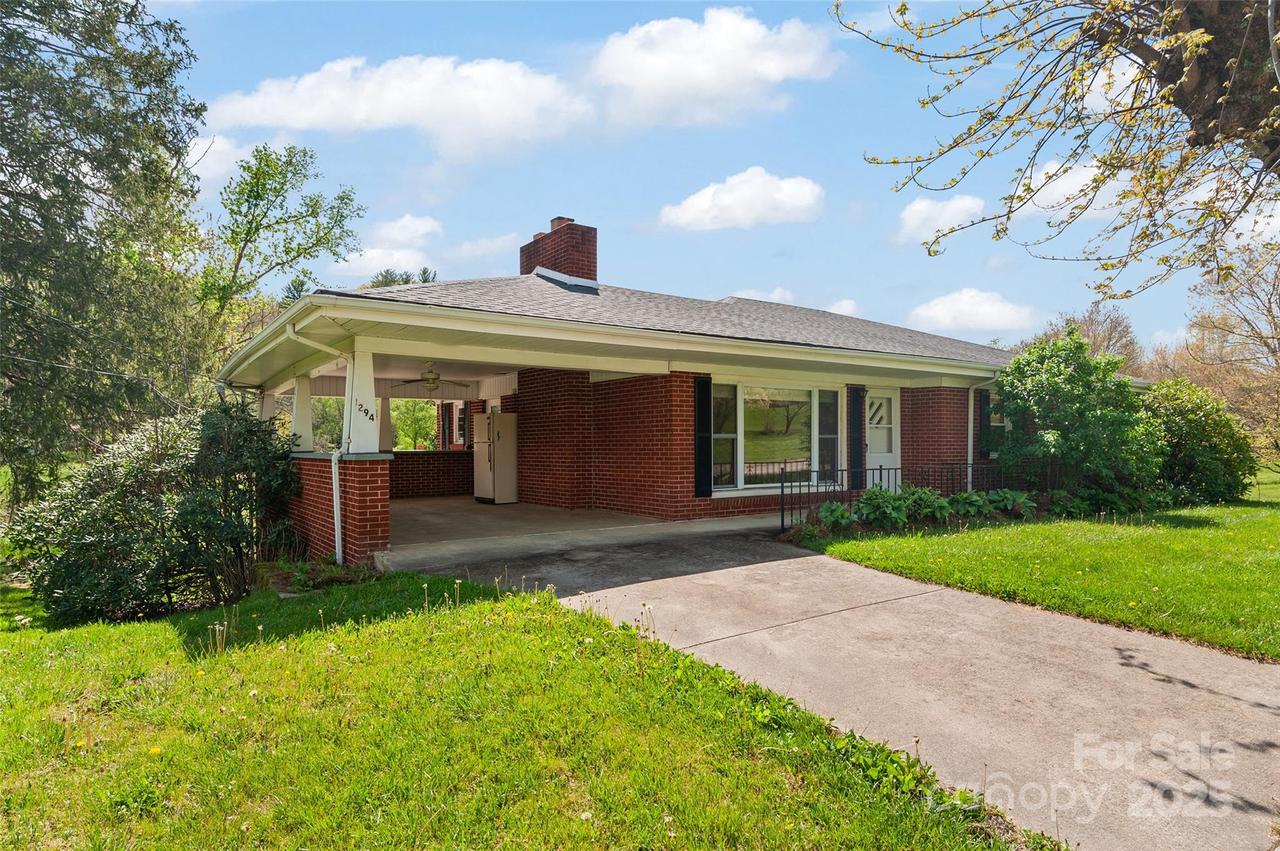 1294 Beaverdam Rd., Canton, NC 28716