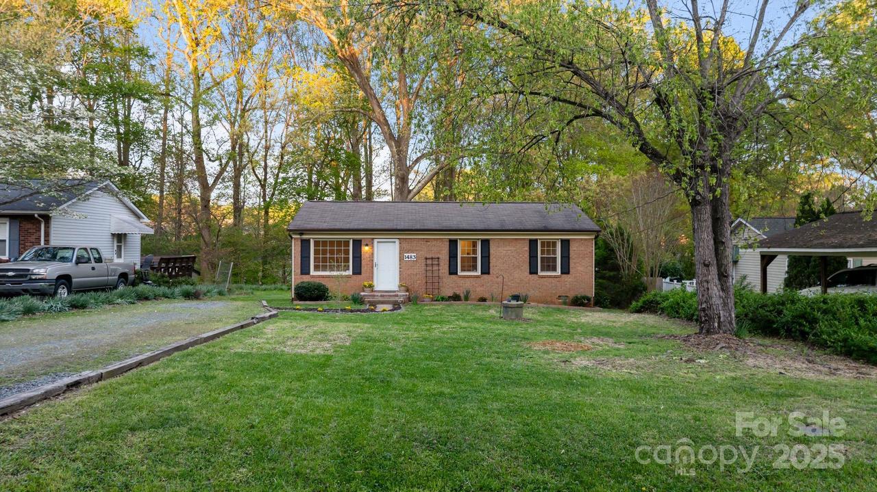 1483 Runabout Rd., Pfafftown, NC 27040