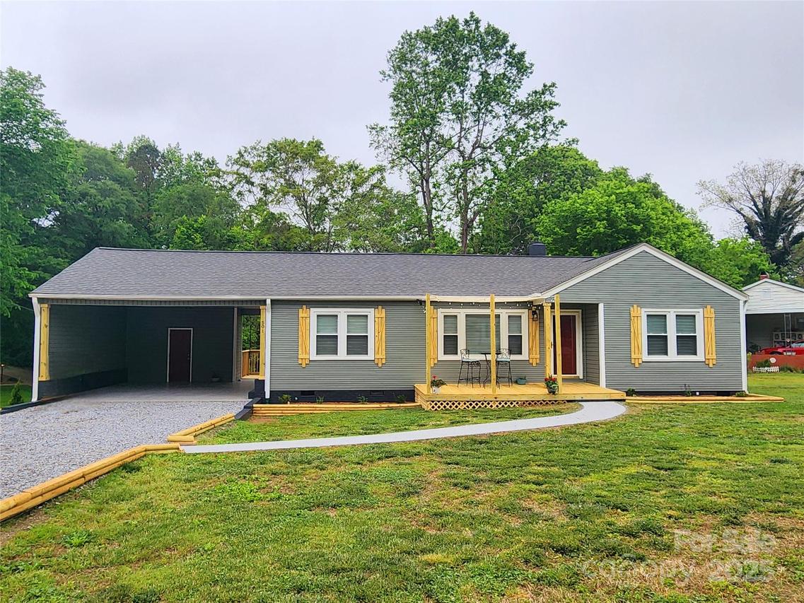 501 N Hawthorne St., Mount Holly, NC 28120