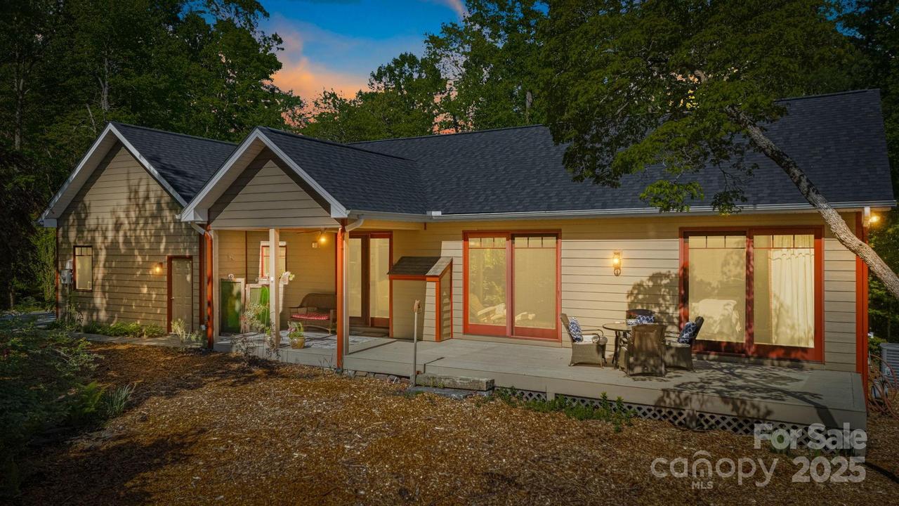411 Alta Cir., Hendersonville, NC 28739