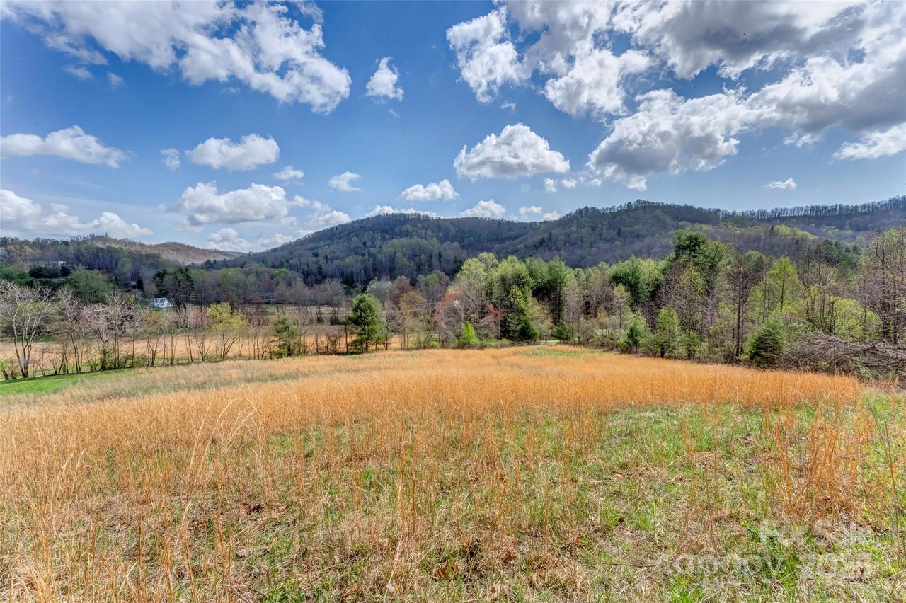 000 Union Hill Rd., Hendersonville, NC 28792