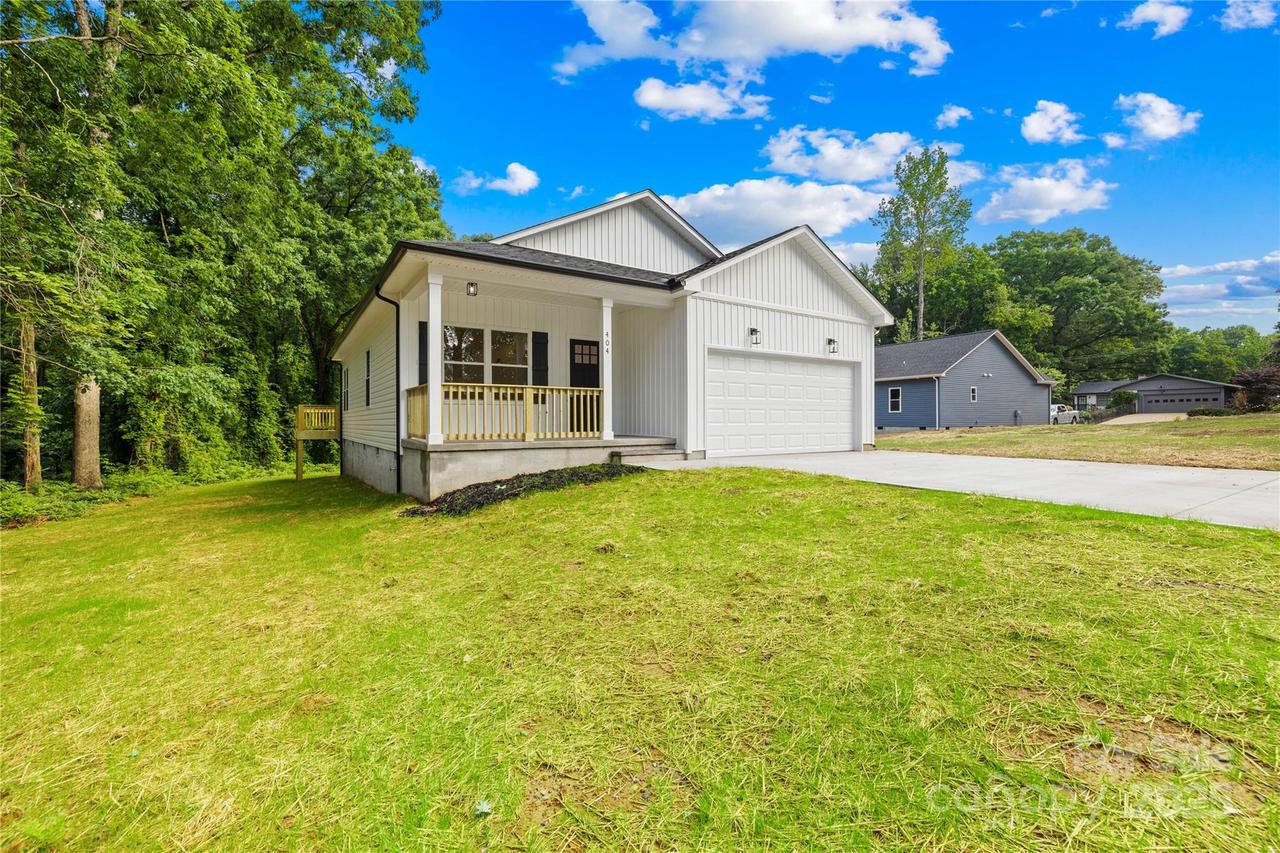 404 S Greenbriar Rd., Statesville, NC 28625