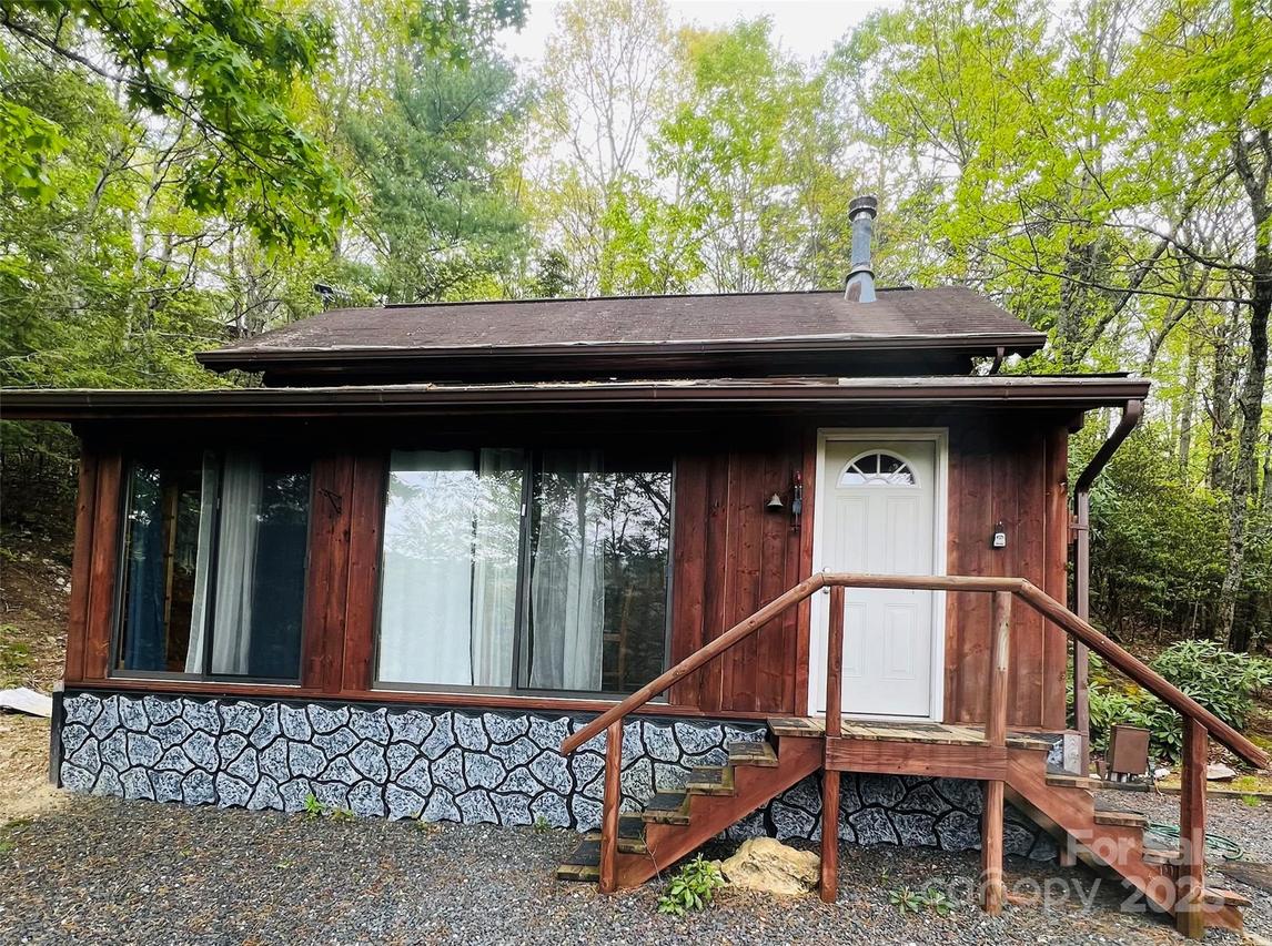 84 Bear Wallow Dr., Spruce Pine, NC 28777