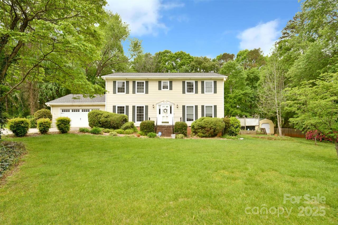 202 Brookmeade Dr., Statesville, NC 28625