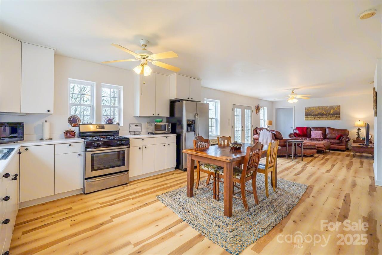 661 Old Chestnut Mountain Rd., Newland, NC 28657