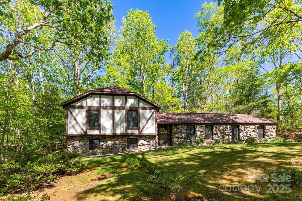 6 Woodmere Dr., Arden, NC 28704