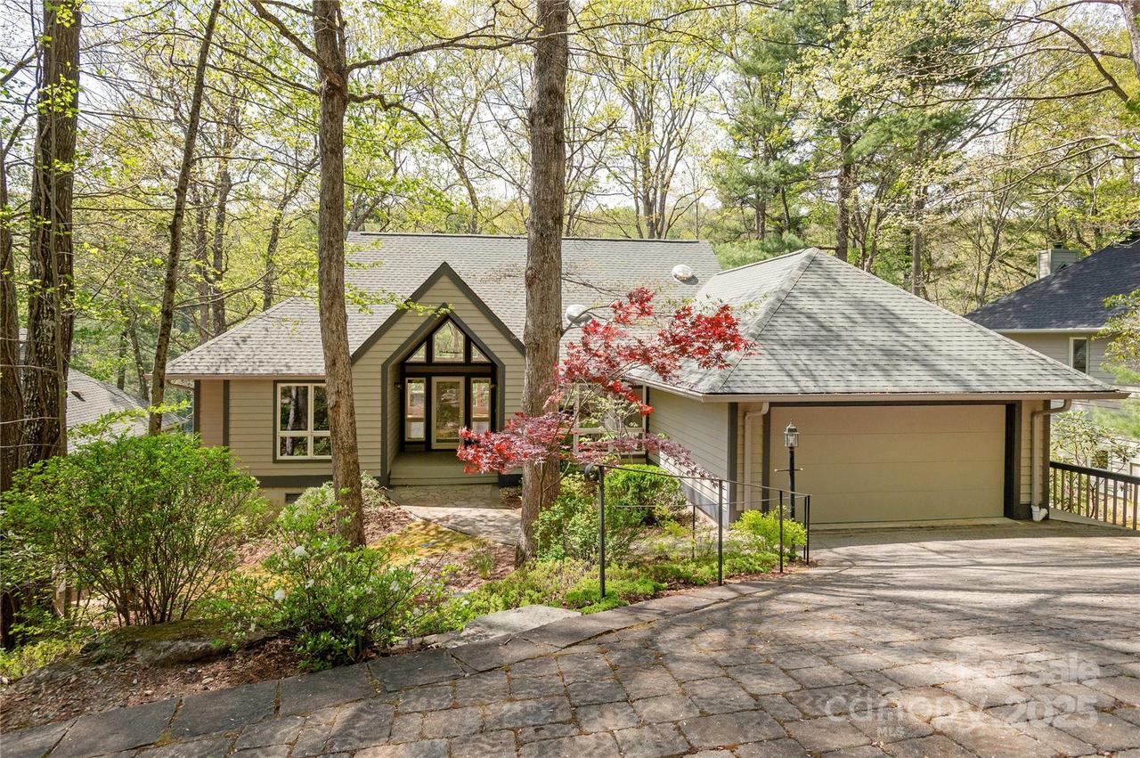 217 Fern Creek Dr., Flat Rock, NC 28731