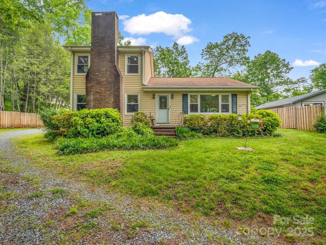125 Snug Harbor Cir., Lake Lure, NC 28746