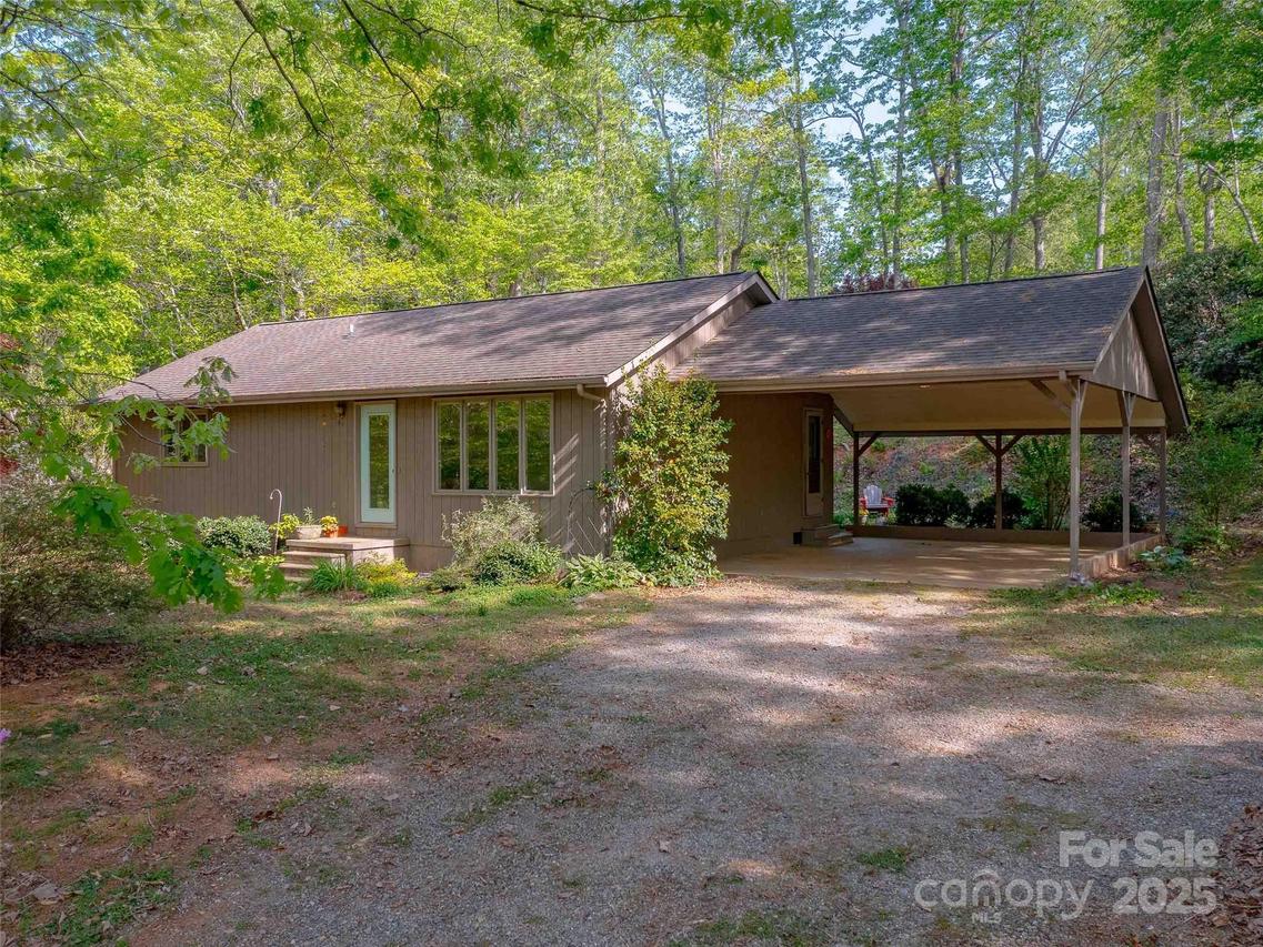 1240 Blanton St., Columbus, NC 28722