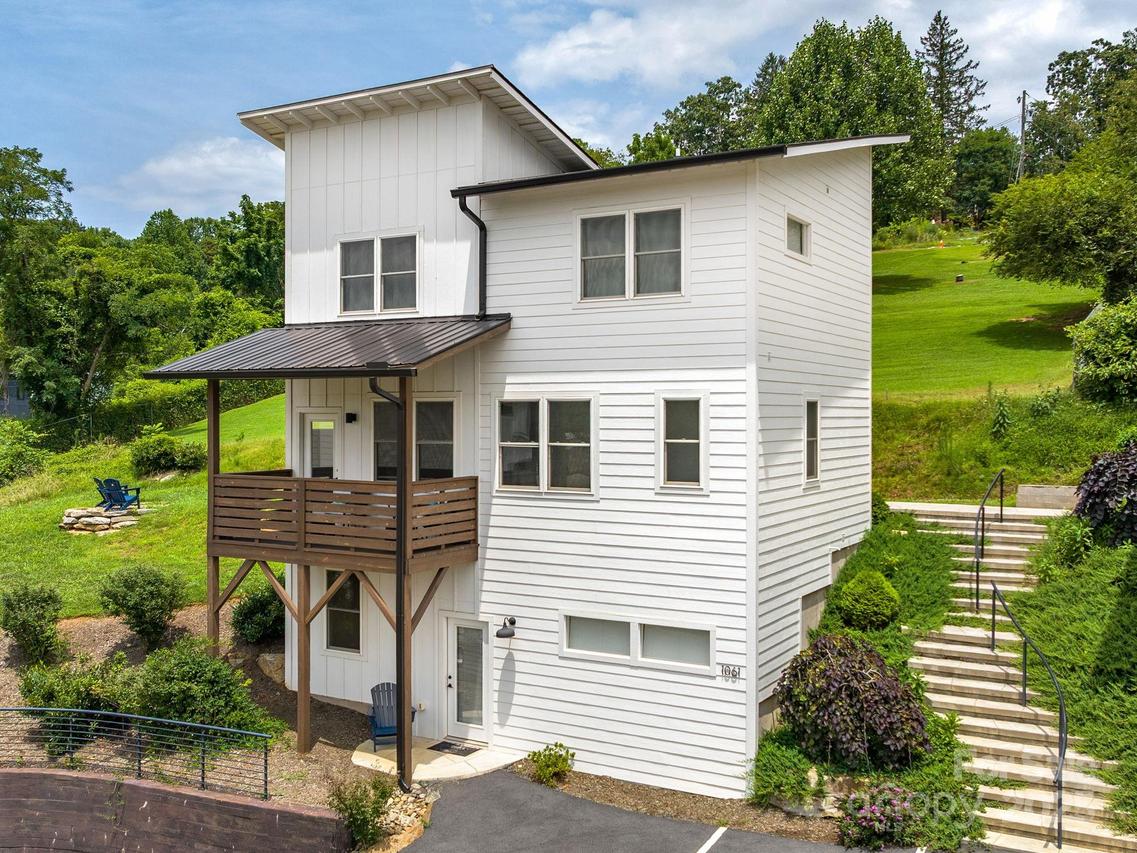 1061 Riverside Dr., Asheville, NC 28804