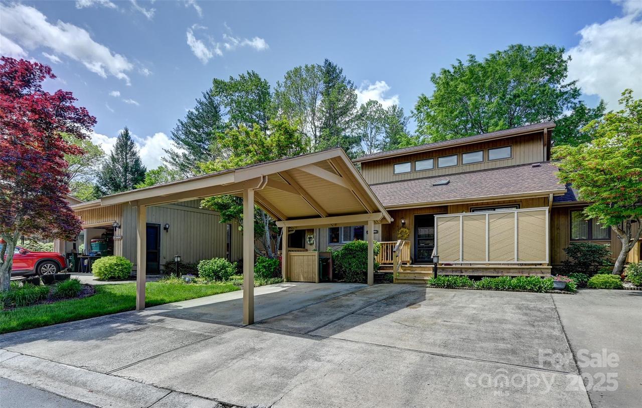 103 Red Oak Dr., Hendersonville, NC 28791