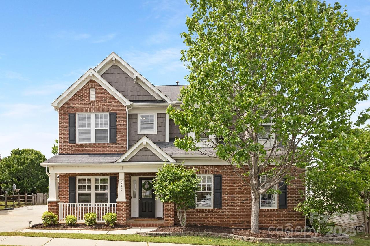 8206 Stourhead Gardens Ln., Waxhaw, NC 28173