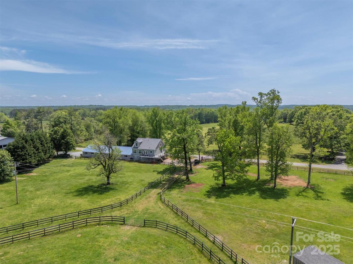 855 Phillips Rd., Columbus, NC 28722