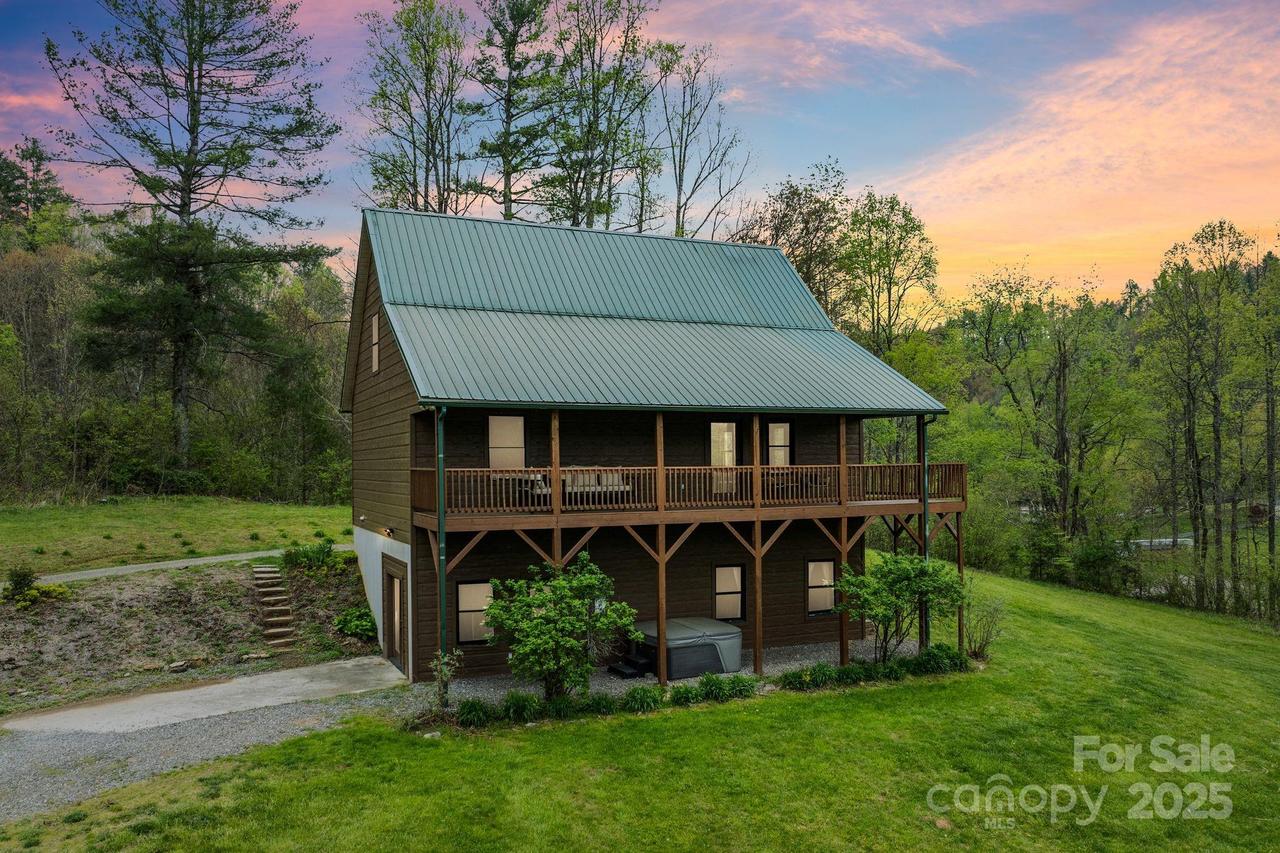 311 Banks Creek Rd., Burnsville, NC 28714