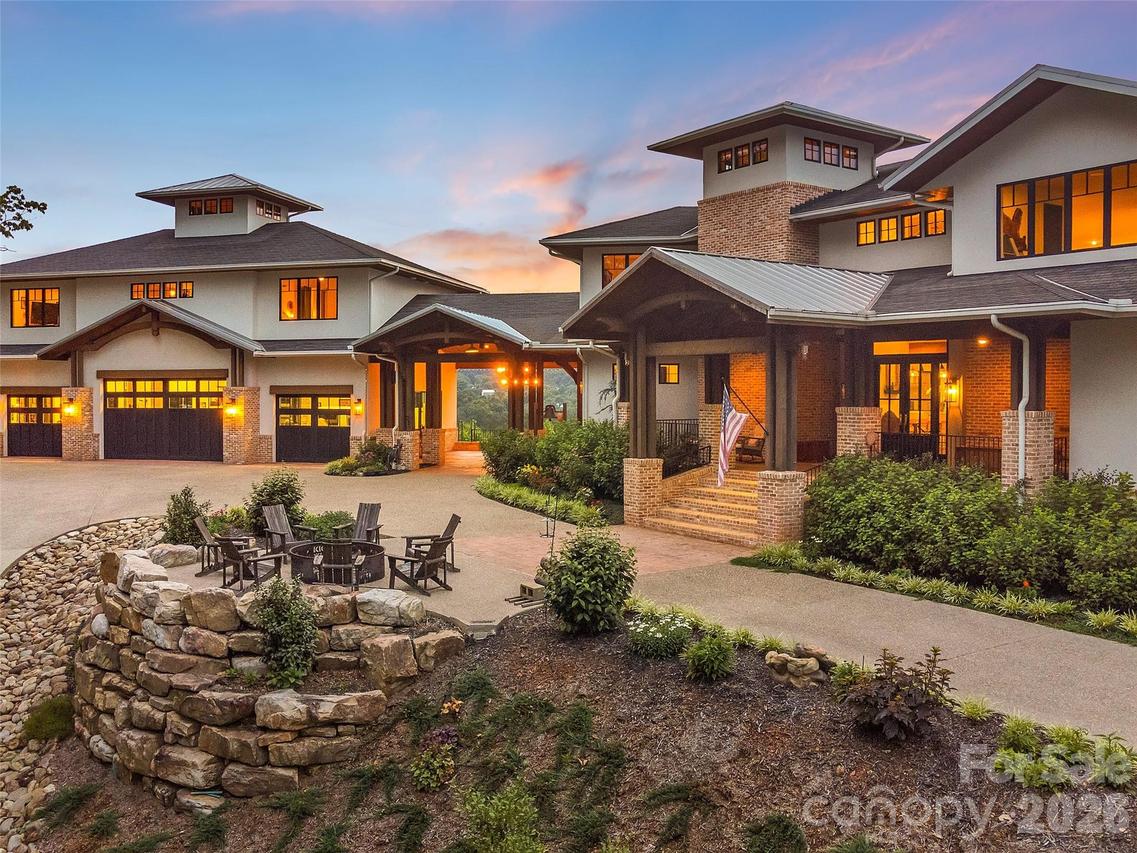 26 Bonnies Cove Tr., Mills River, NC 28759