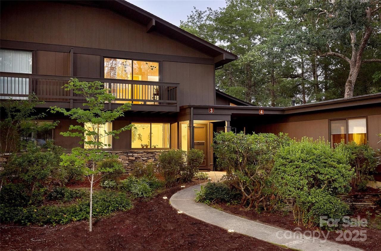 106 Laurelwood Cir. #3, Hendersonville, NC 28791