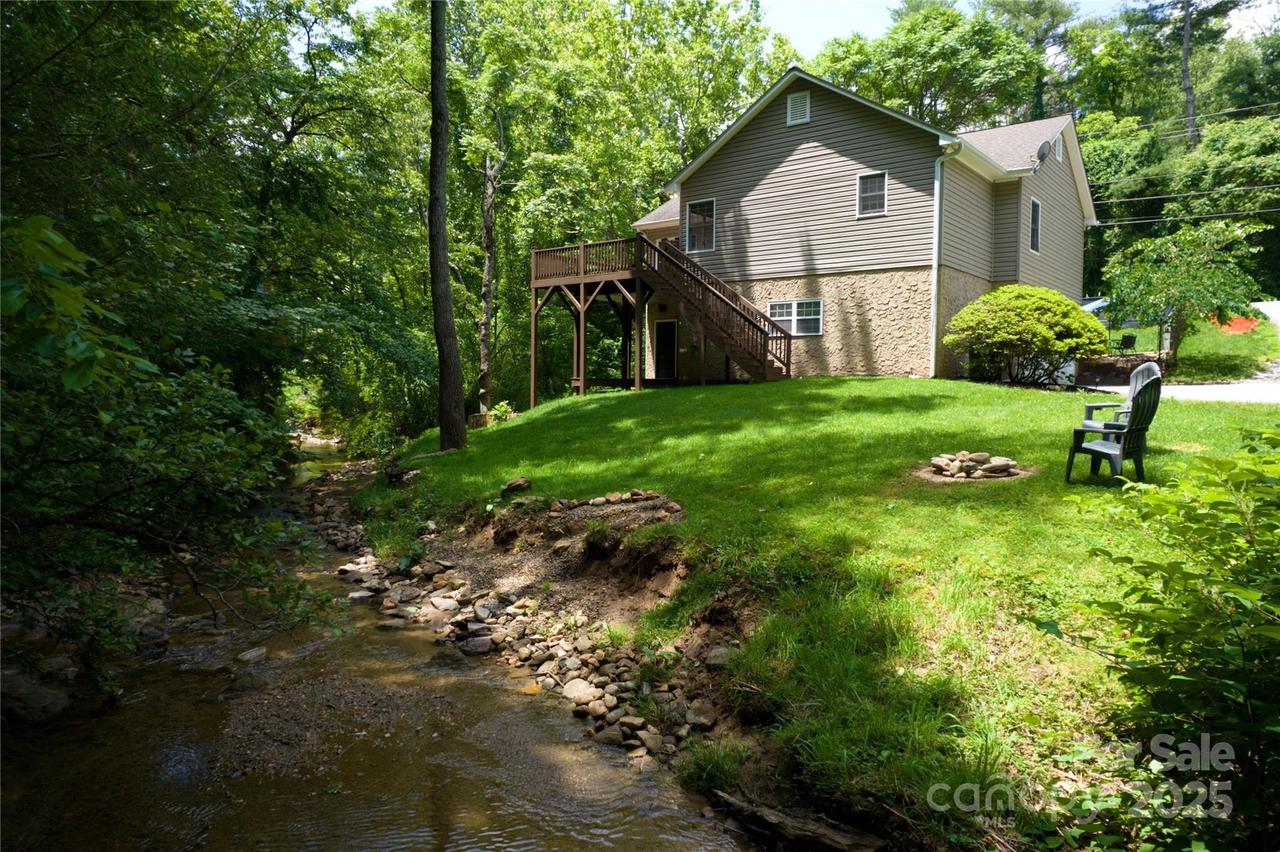 689 New Haw Creek Rd., Asheville, NC 28805