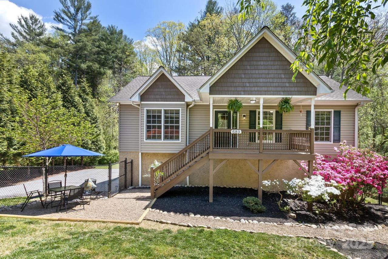 689 New Haw Creek Rd., Asheville, NC 28805
