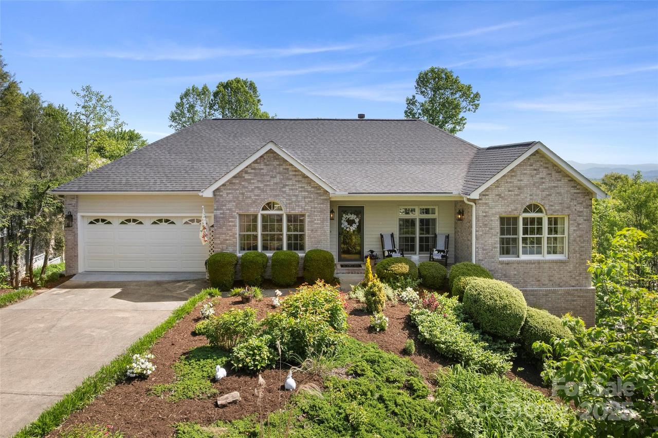 301 Governors Dr., Hendersonville, NC 28791