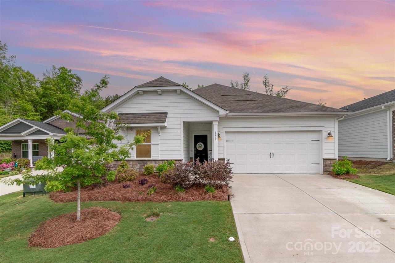 2202 Cherrybark Ct., Denver, NC 28037
