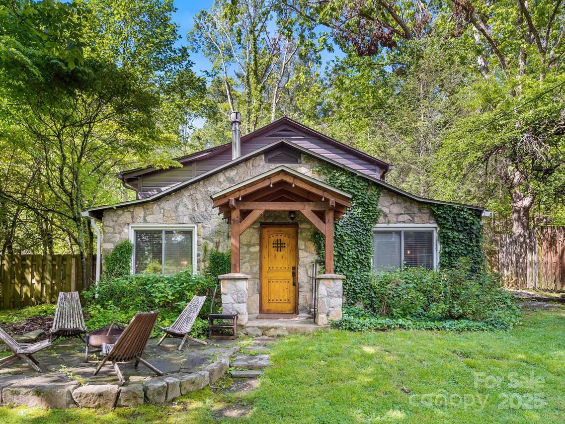 24 Iroquois St., Black Mountain, NC 28711