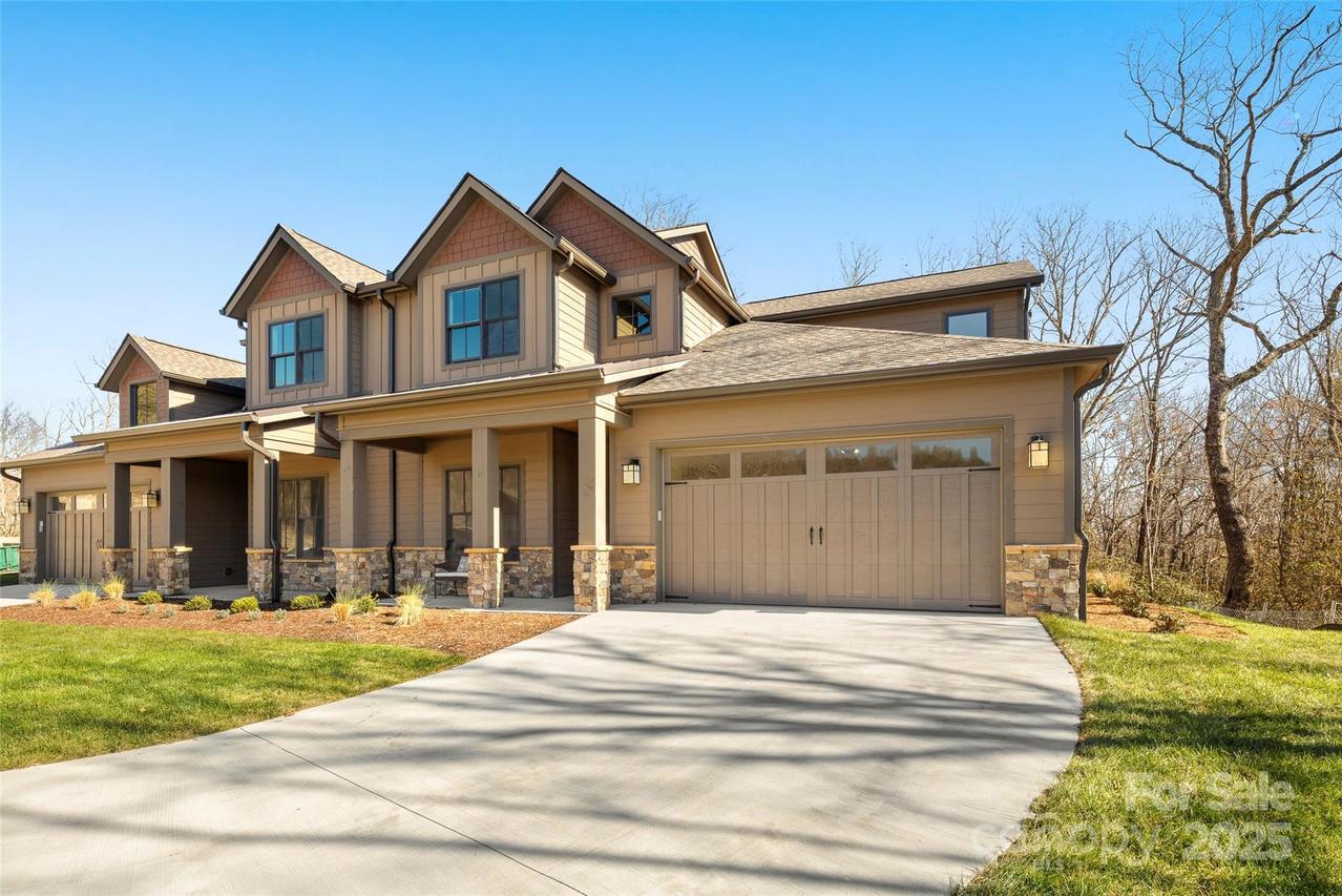 107 Chimney Chase Tr., Hendersonville, NC 28739