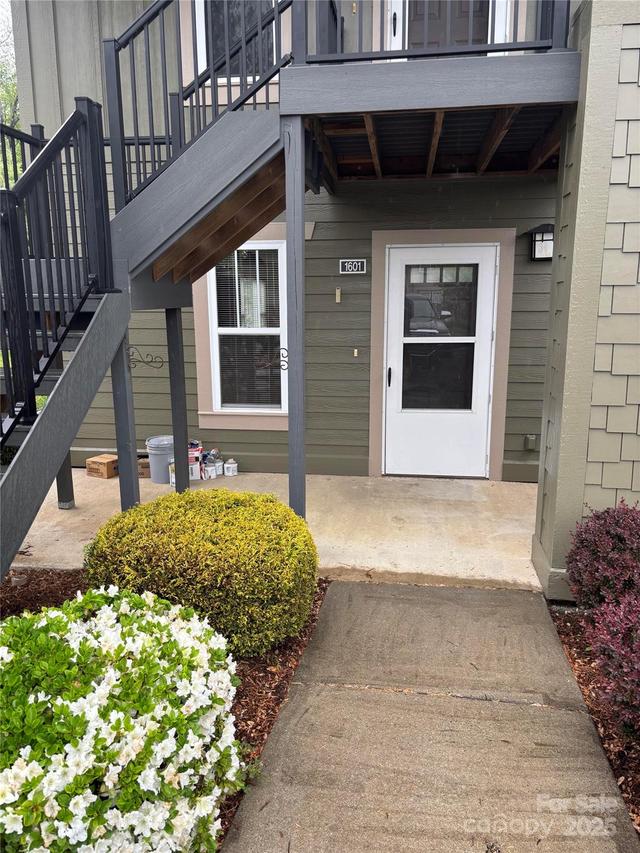 1601 Deermouse Way, Hendersonville, NC 28792