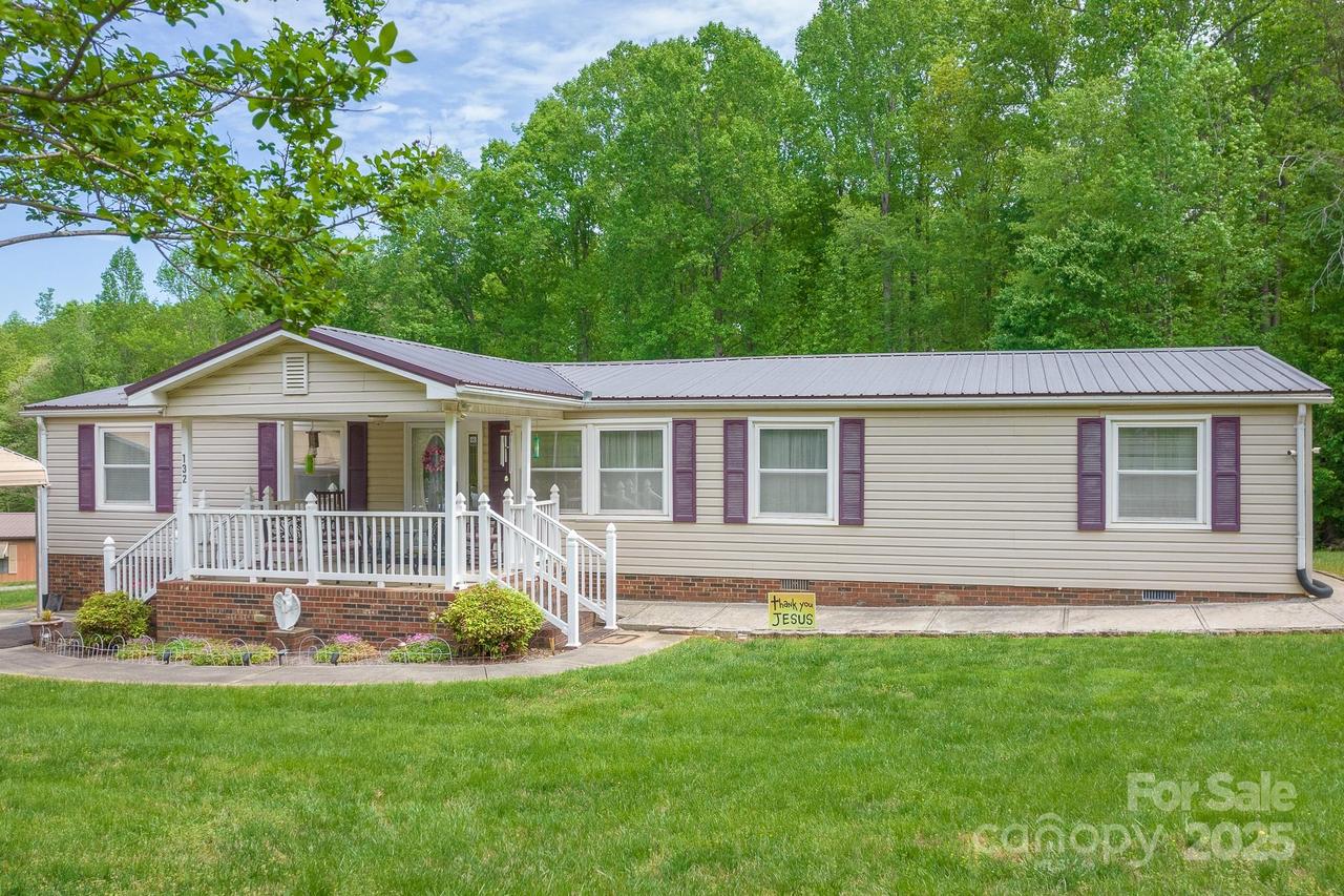 132 Hurst Dr., Statesville, NC 28677