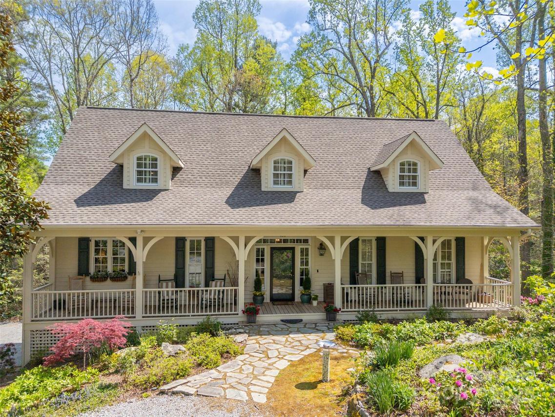 470 Henderson St., Saluda, NC 28773
