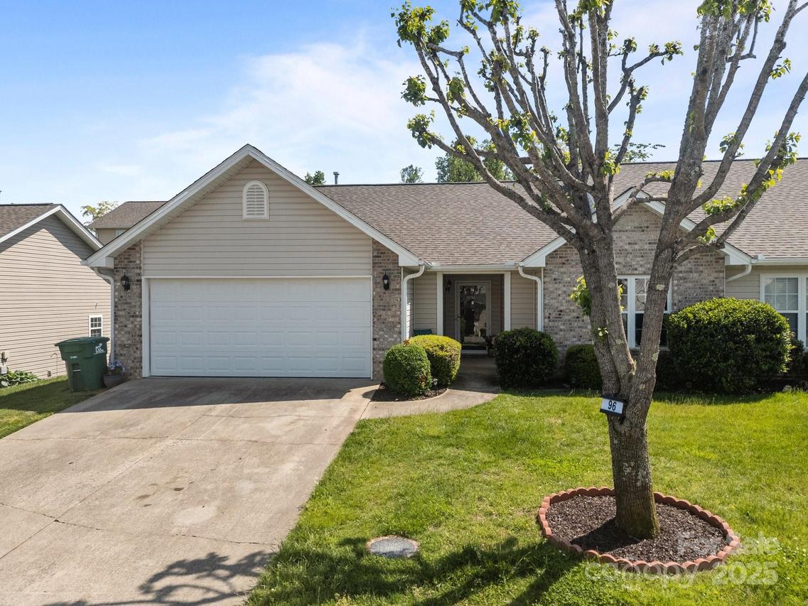 96 Sunny Meadows Blvd., Arden, NC 28704