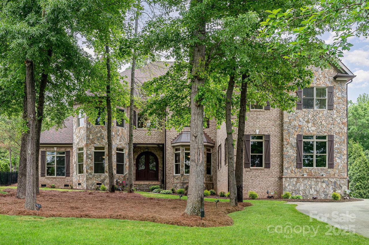 925 Giacomo Dr., Waxhaw, NC 28173
