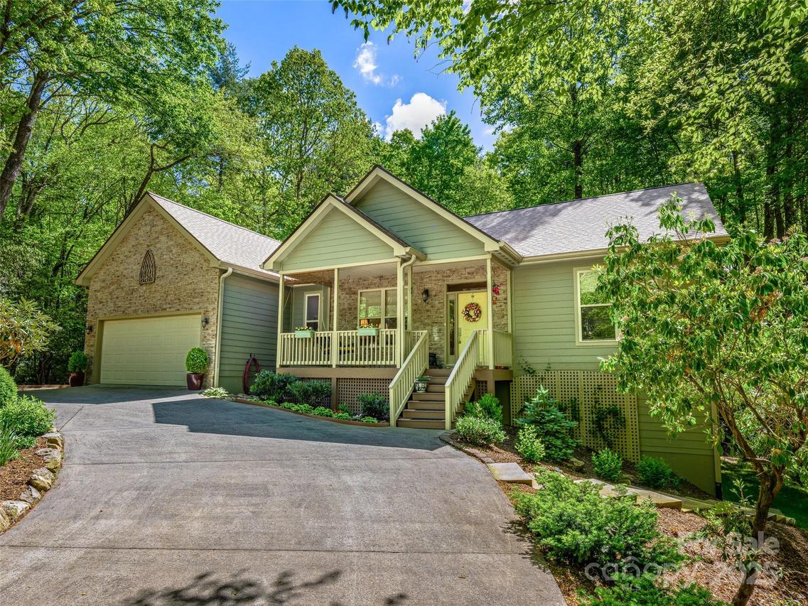 977 Salola Ln., Brevard, NC 28712