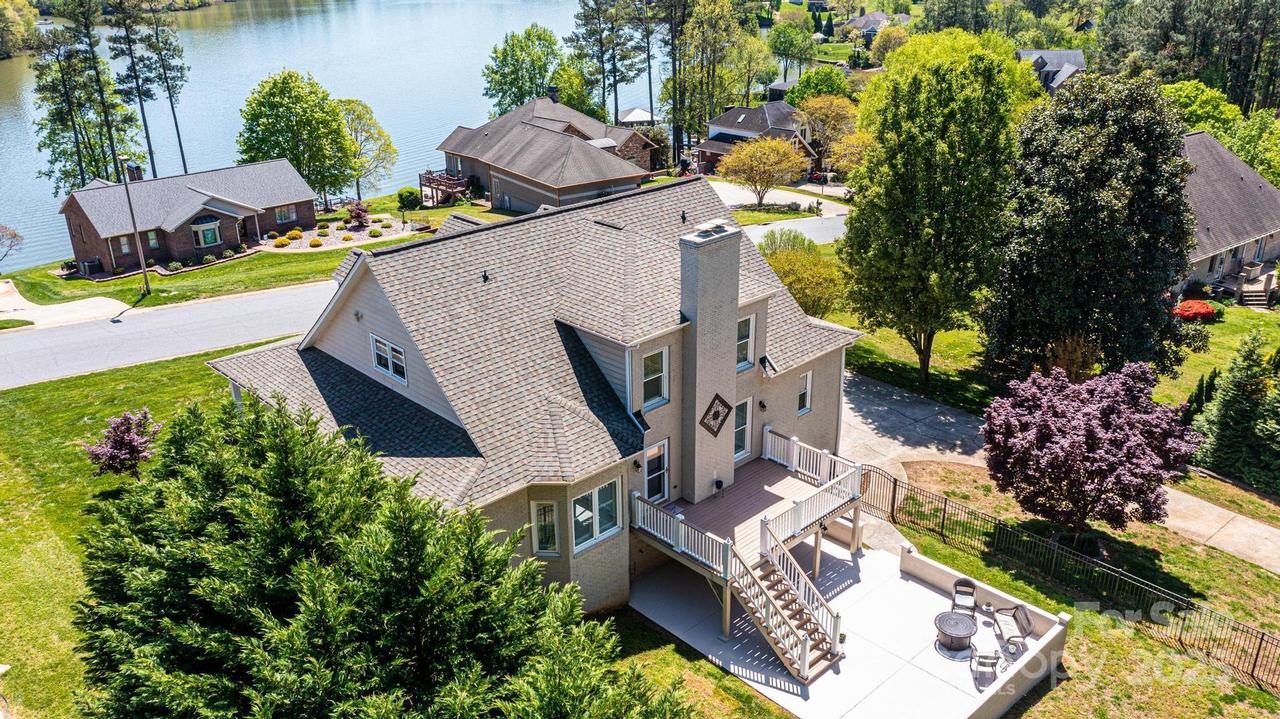 5933 Flintlock Ct., Hickory, NC 28601