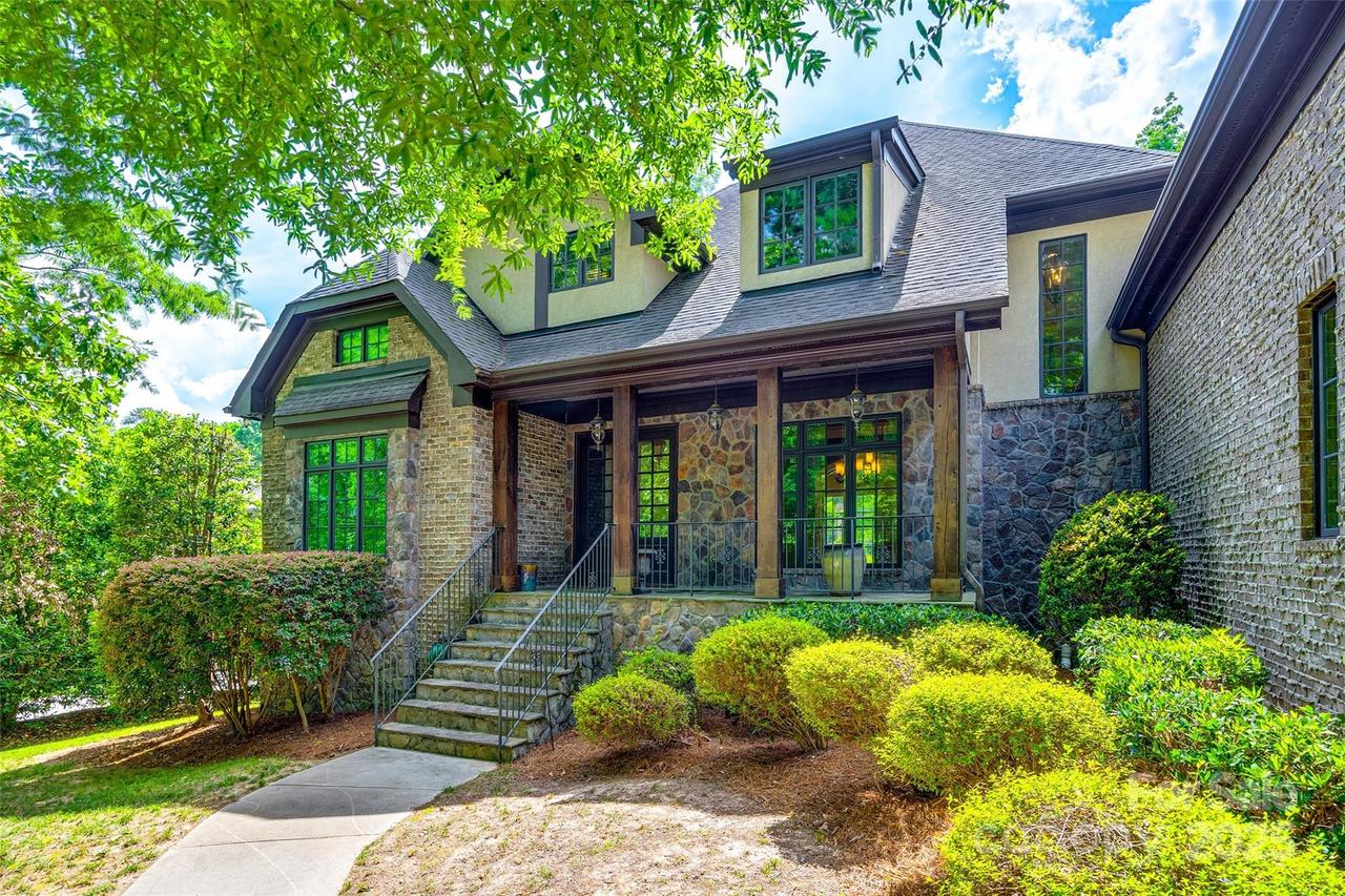 8239 Victoria Lake Dr., Waxhaw, NC 28173