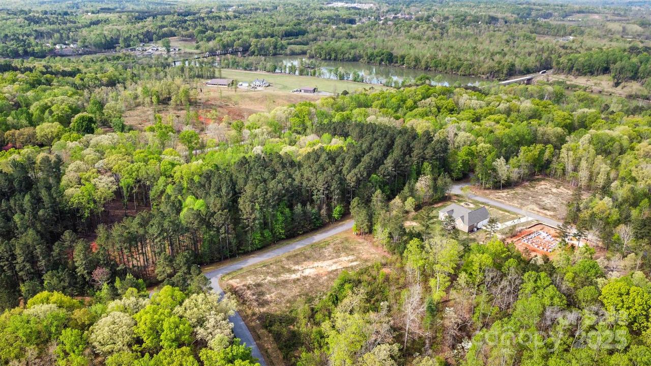 105 Wharf Ln., Statesville, NC 28677