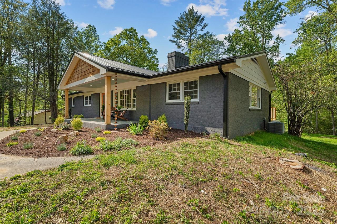 75 White Pine Dr., Fletcher, NC 28732
