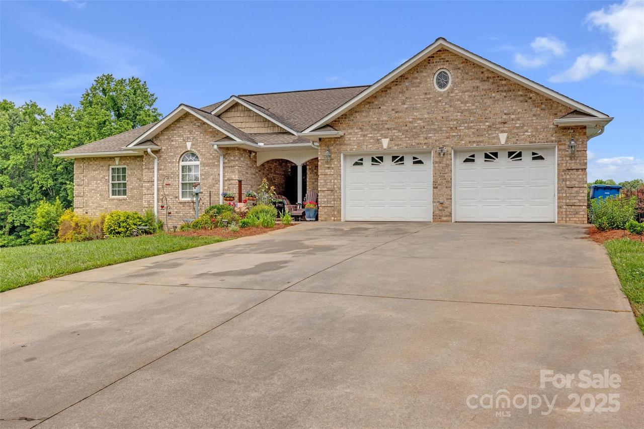 5507 Land Harbour Dr., Granite Falls, NC 28630