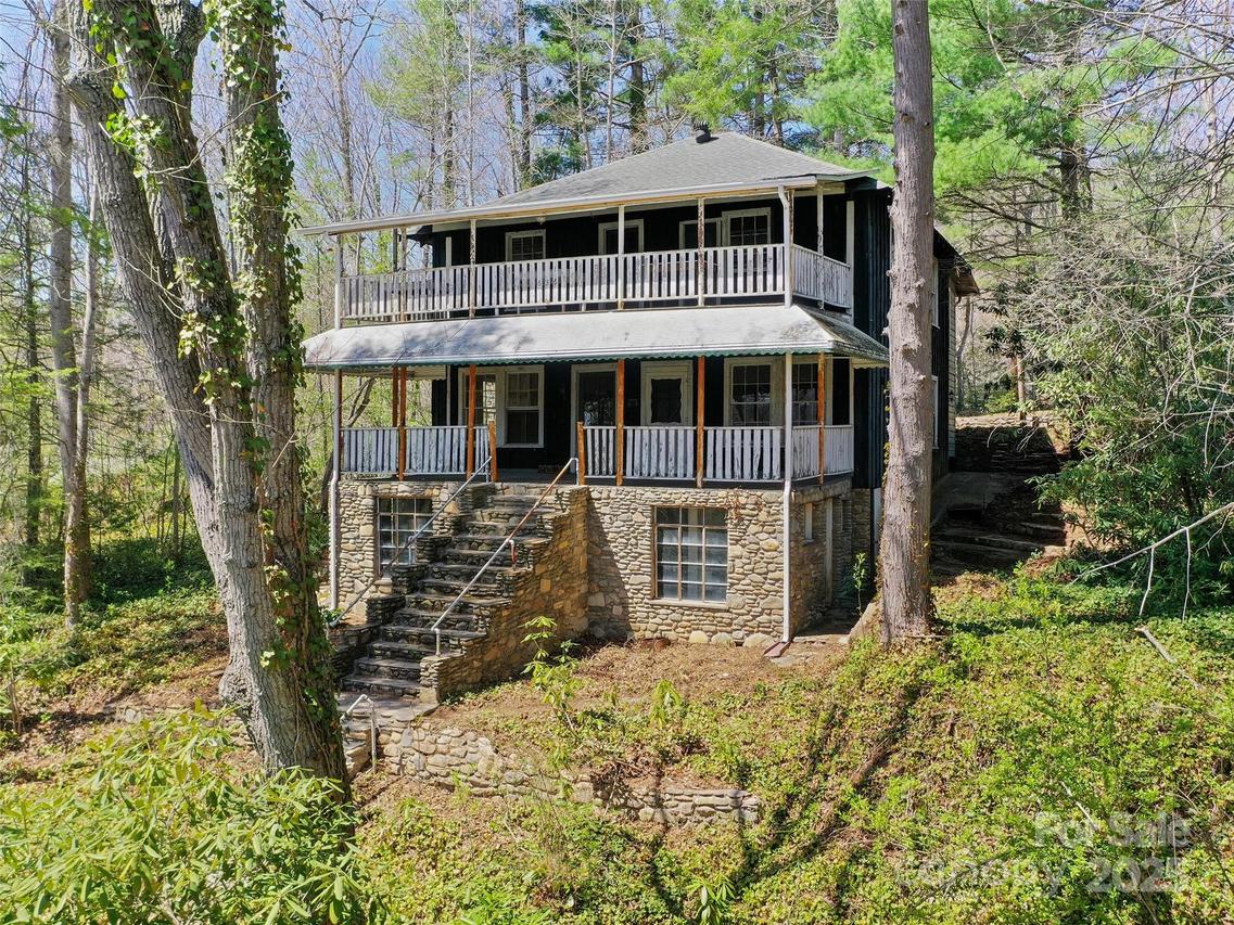 40 Wells Rd., Waynesville, NC 28785