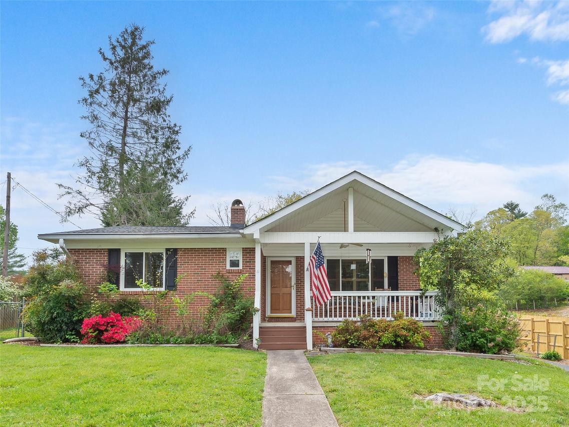 1017 Temon St., Hendersonville, NC 28739