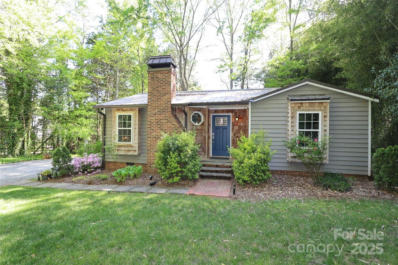 8903 New Town Rd., Waxhaw, NC 28173