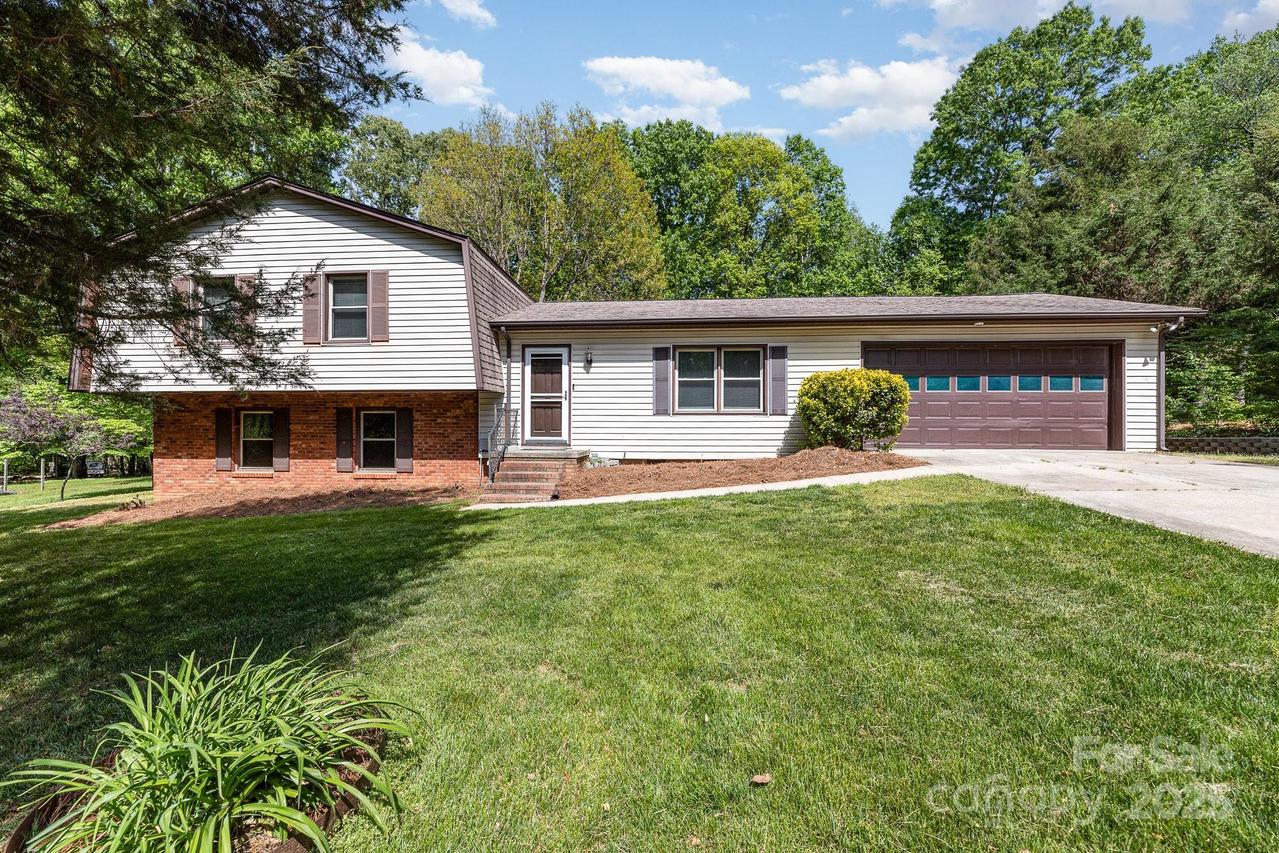 503 Randa Dr., Statesville, NC 28625