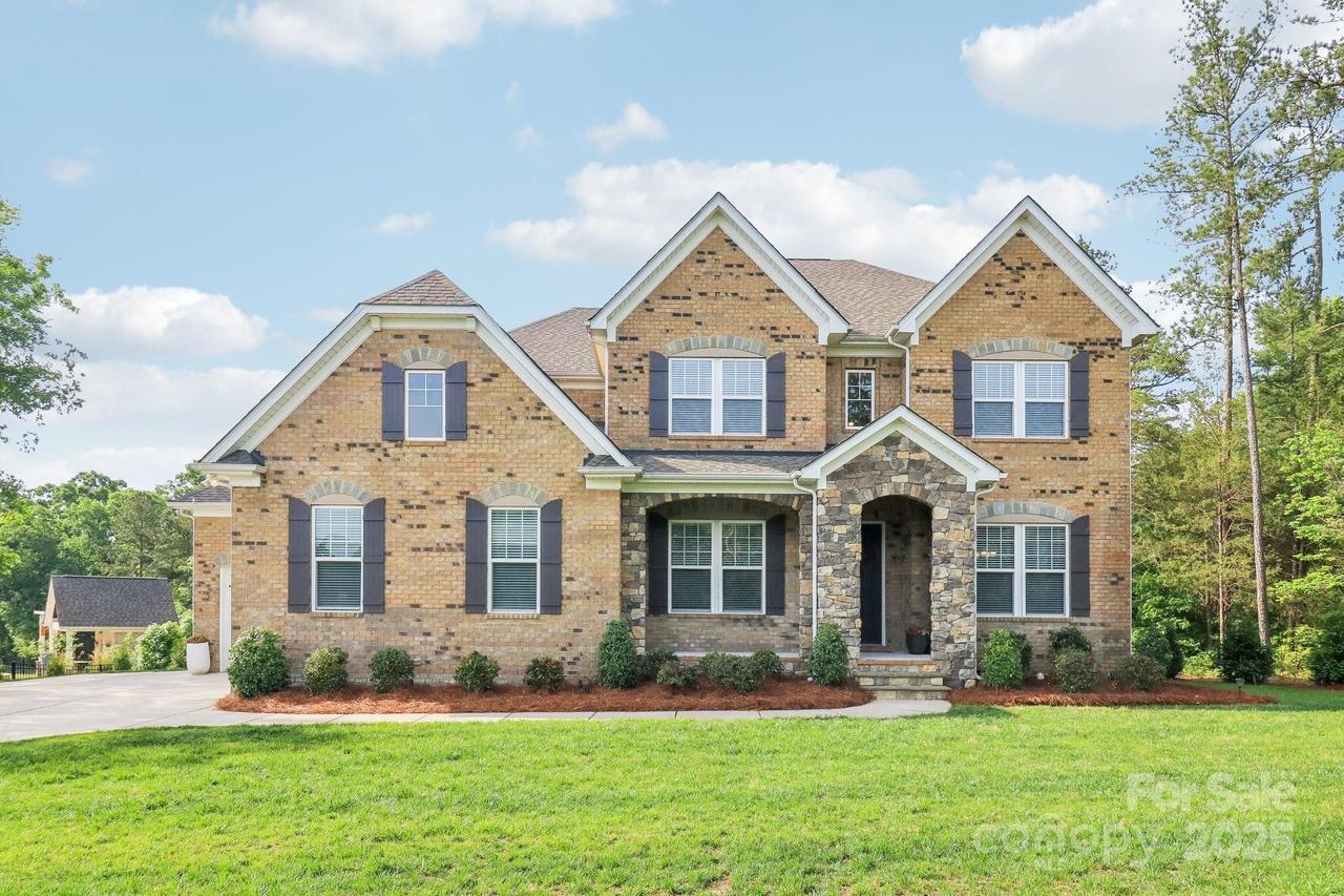 1004 Princesa Dr., Matthews, NC 28104