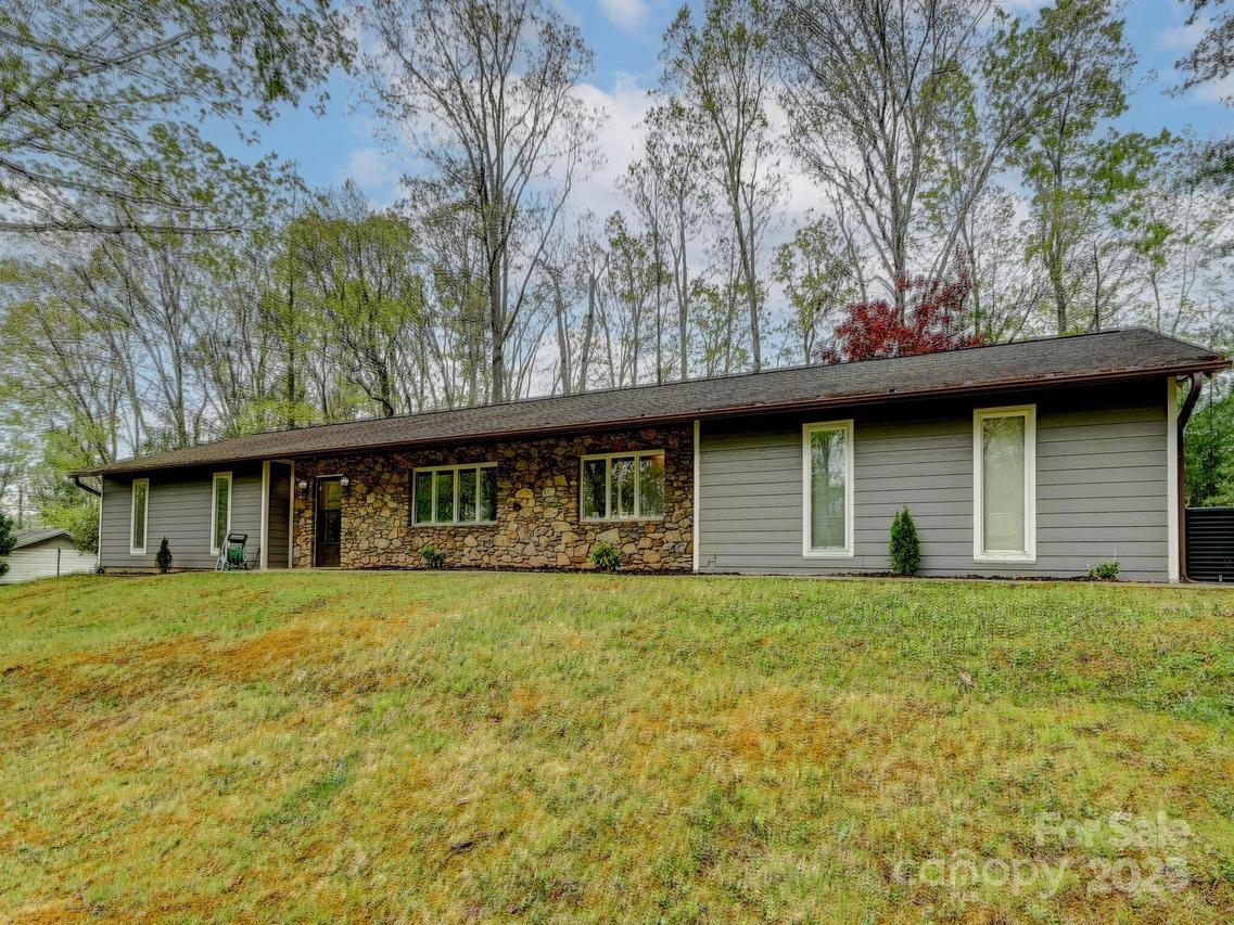 4 Highlander Rd., Asheville, NC 28804