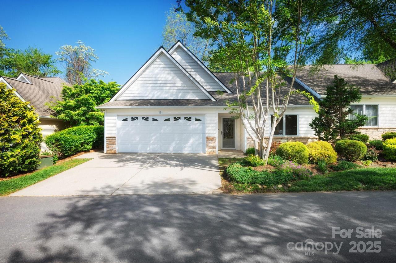 19 Beekeeper Tr., Swannanoa, NC 28778